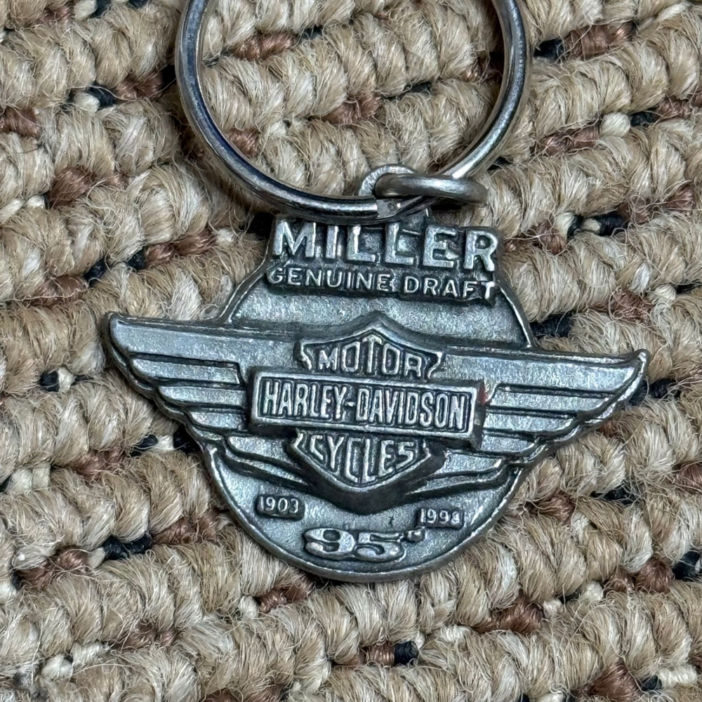 1998 Harley-Davidson and Miller Genuine Draft Beer 95th Anniversary Keychain - Picture 2 of 3
